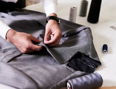 Tailor vs. tailor-made suit. Are they the same thing?